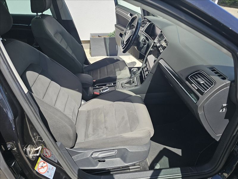 Volkswagen Golf 1,4TSi 110KW DSG Highline - fotka 34 z 50