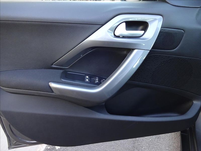 Peugeot 2008 1,2i 61kW - fotka 19 z 55