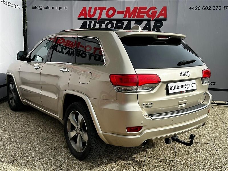 Jeep Grand Cherokee 3,0 184kW Overland 4x4 - fotka 8 z 45