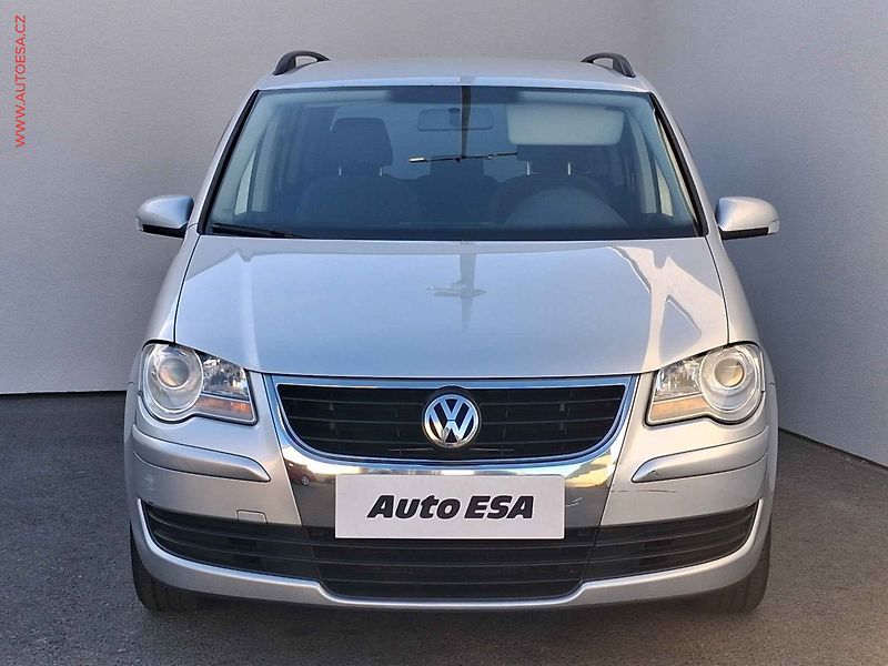 Volkswagen Touran (2007) 2.0 i, AAC, tempo - fotka 2 z 16