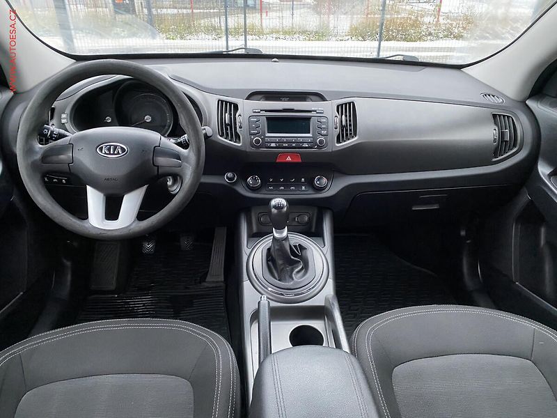 Kia Sportage (2010) 2.0 CRDi 4x4, ČR, AC, park - fotka 8 z 14