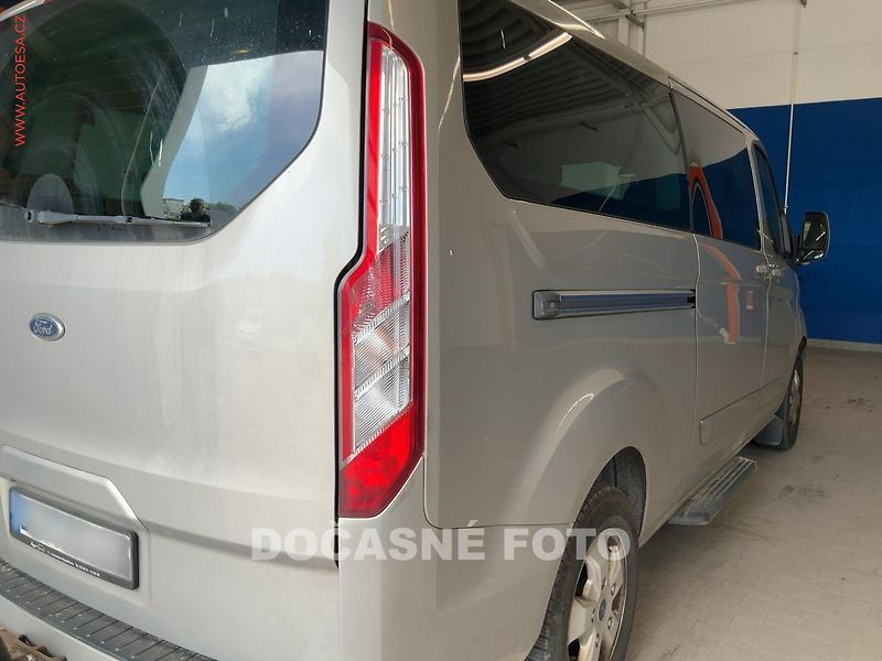 Ford Tourneo Custom (2015) 2.2TDCi L2, TITANIUM, 114kW - fotka 3 z 8