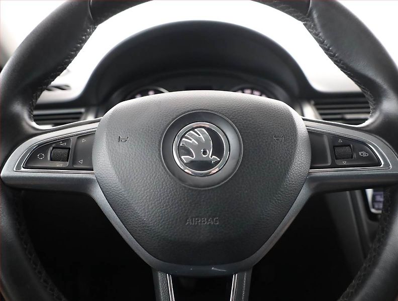 Škoda Rapid (2014) Spaceback 1.2 TSI, ČR,1.maj - fotka 8 z 16