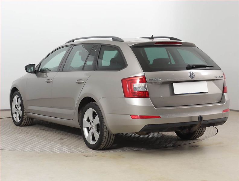 Škoda Octavia (2013) Elegance 1.4 TSI, Kůže, Navi - fotka 4 z 17