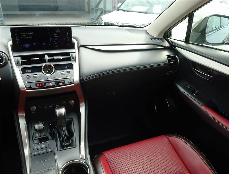 Lexus NX 300h (2018) Prestige 300h - fotka 8 z 16
