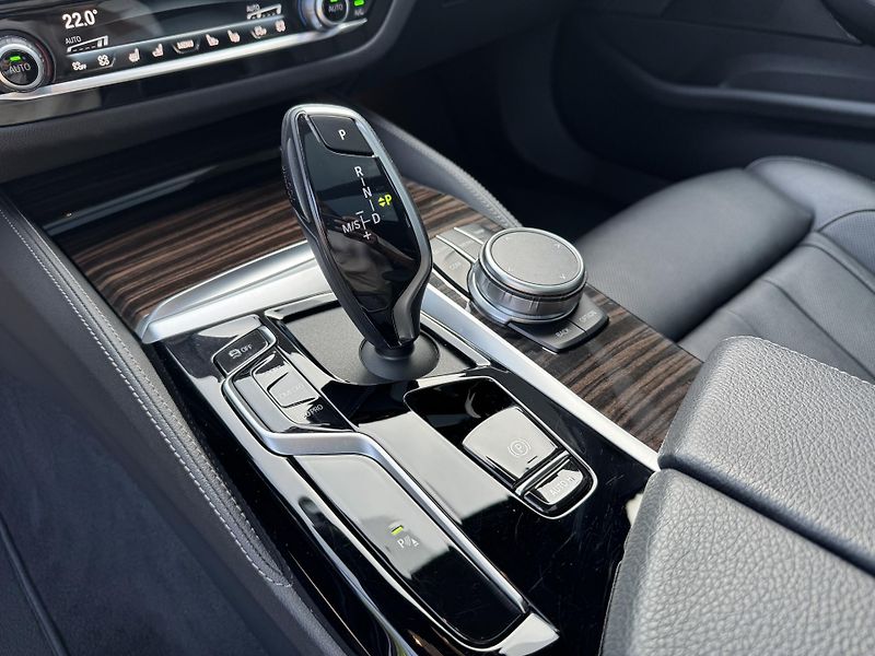 BMW Řada 5 (2023) 520xd, Luxury Line, Panorama - fotka 28 z 48