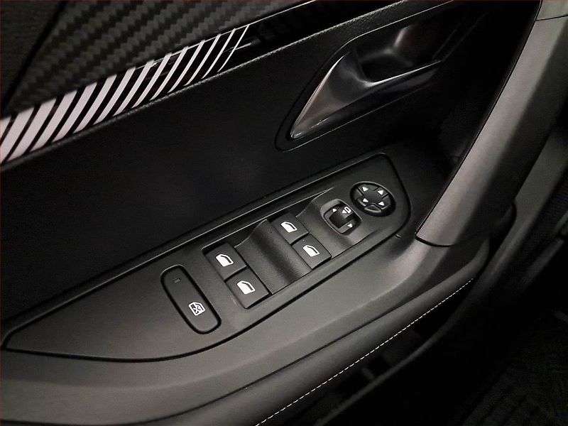 Peugeot 2008 (2025) Allure 1.2 PureTech - fotka 15 z 21