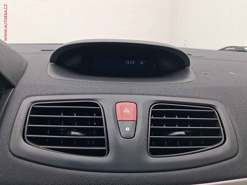 Renault Mégane (2011) 1.6i, 1.maj,ČR, AC, temp - fotka 14 z 16