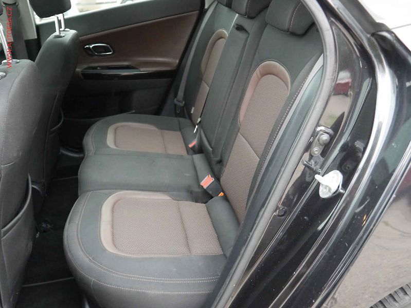 Kia Ceed (2014) 1.6 CRDi, Výhř.sed. - fotka 10 z 15