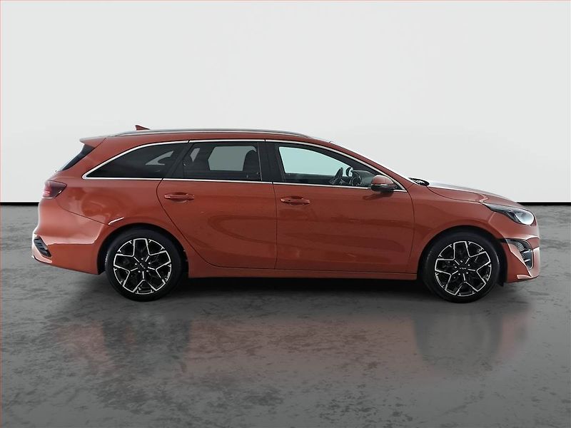 Kia Ceed (2022) GT Line 1.5 T-GDI - fotka 6 z 18