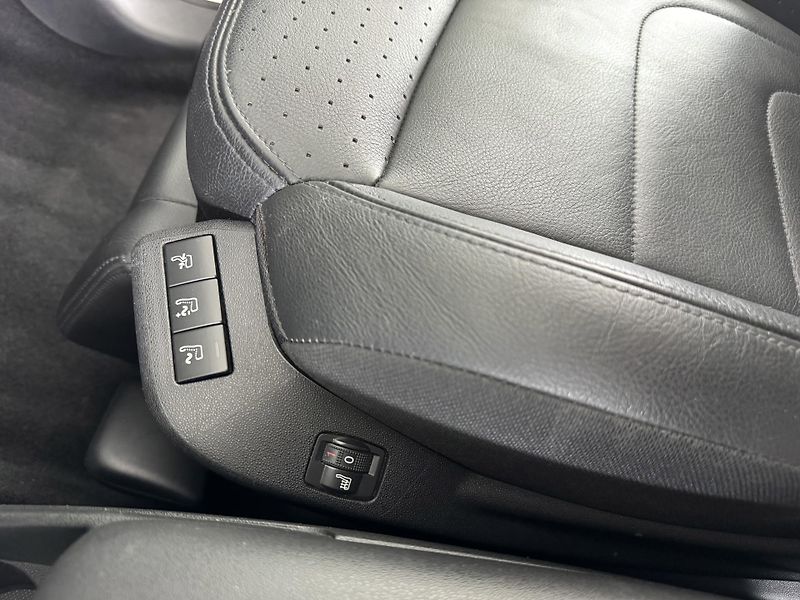 Citroën Grand C4 Picasso 2,0HDi AUT*Masáže*REZERVACE! - fotka 28 z 37