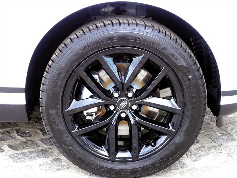 Land Rover Range Rover Velar 2,0 D200 DYNAMIC SE AWD - fotka 6 z 29