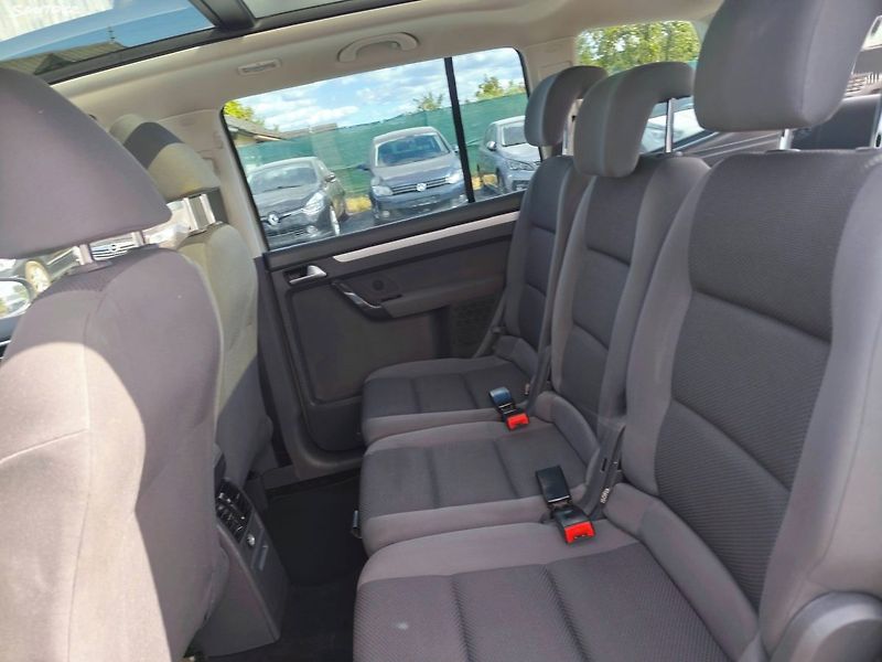 Volkswagen Touran (2014) - fotka 17 z 42