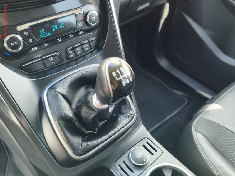 Ford Kuga (2015) 2.0 TDCi, Titanium - fotka 19 z 19