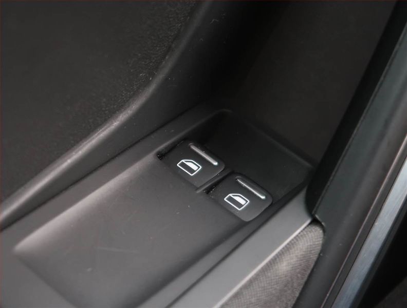 Volkswagen Beetle (2016) 1.2 TSI, Bi-Xenony, Tempomat - fotka 17 z 19