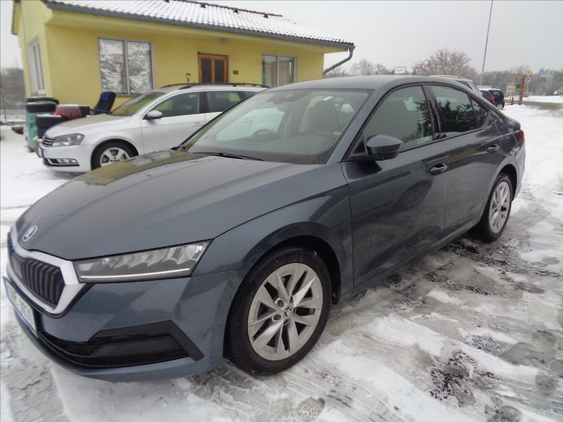 Škoda Octavia 1,5 - fotka 3 z 13