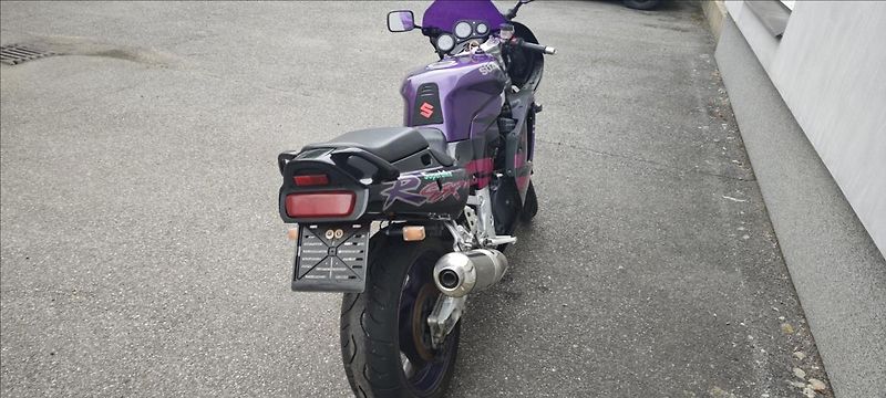 Suzuki GSX-R750 0,7 - fotka 4 z 6