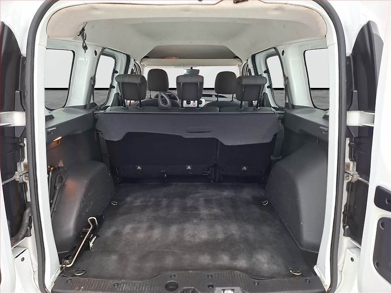 Dacia Dokker (2013) Arctica 1.6 i, 5Míst, ČR, 1Maj - fotka 12 z 13