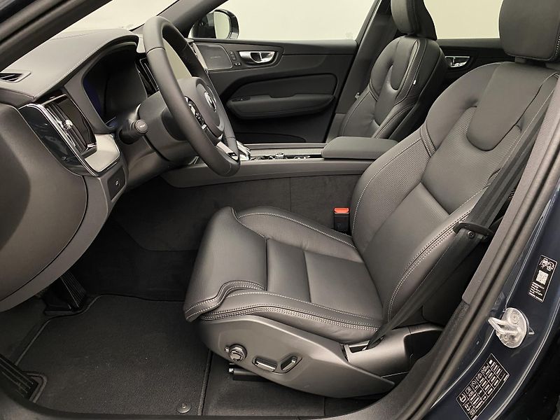 Volvo XC60 (2026) B5 AWD AUT ULTRA BLACK EDITION - fotka 3 z 70