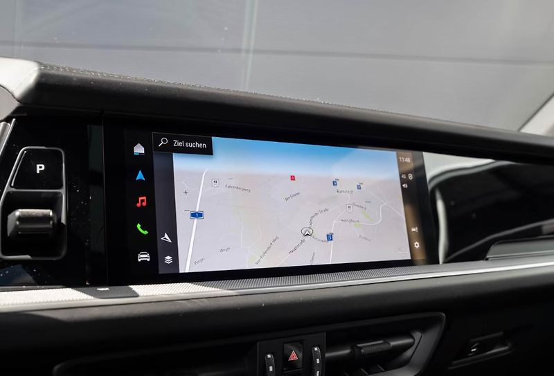 Porsche Cayenne E-Hybrid Pano BOSE PASM InnoDr - fotka 15 z 17