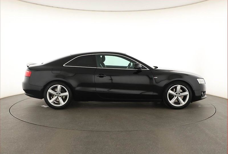 Audi A5 (2009) S-Line 2.0 TFSI, Xenony - fotka 6 z 14