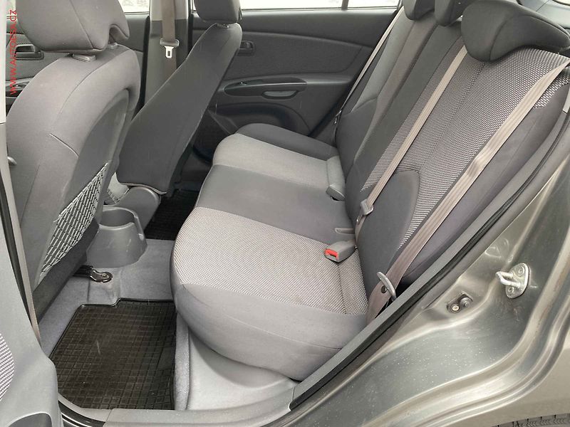 Kia Rio (2011) 1.4i, ČR, AC - fotka 10 z 15