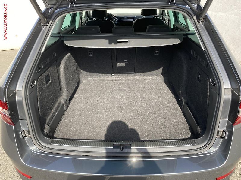 Škoda Superb (2022) 2.0 TDi, Style, DSG, LED - fotka 7 z 19