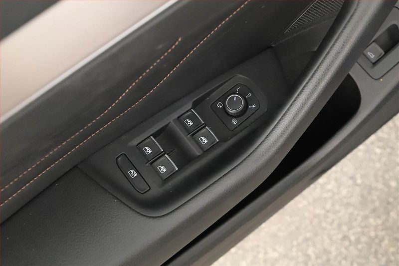 Volkswagen Passat (2019) 2.0 BiTDI - fotka 22 z 23