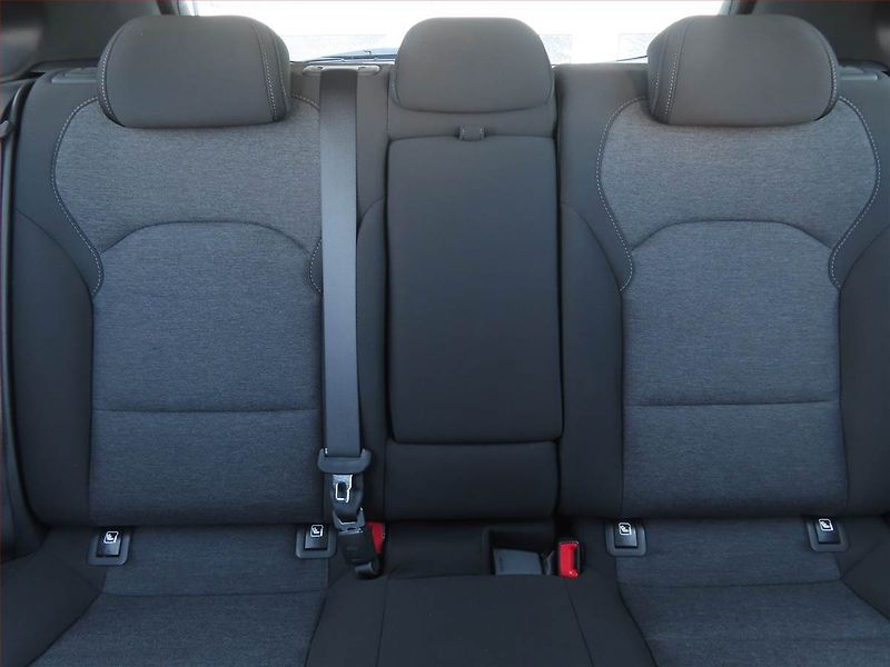 Hyundai i30 (2023) Family 1.5 T-GDI MHEV - fotka 10 z 19