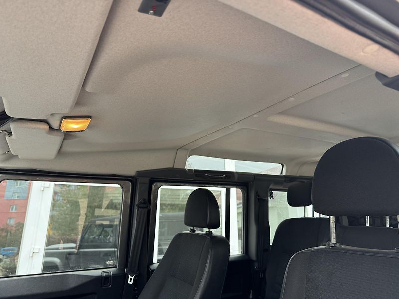Land Rover Defender (2007) PUMA - fotka 17 z 20