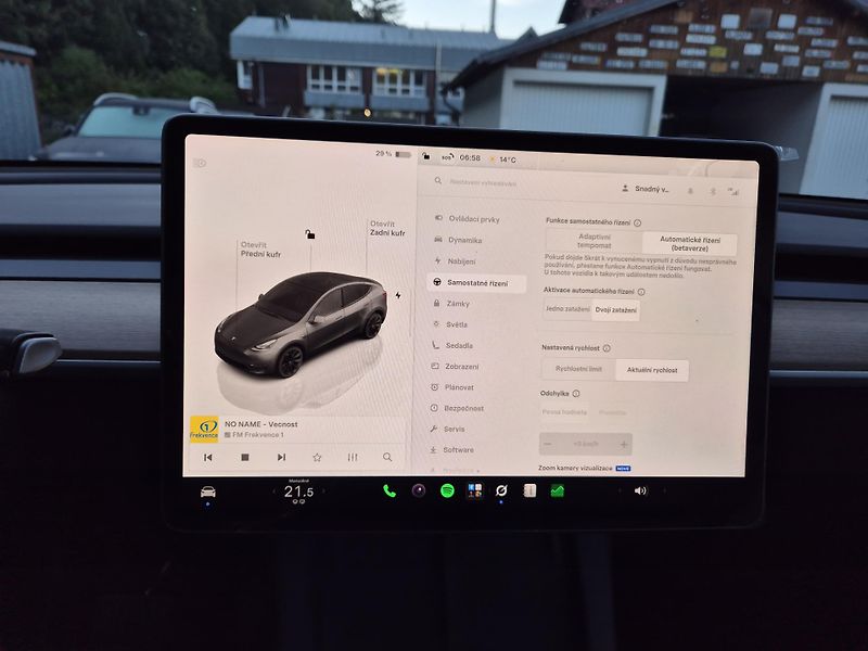 Tesla Model Y RWD 235kw 95,3 % - fotka 22 z 49