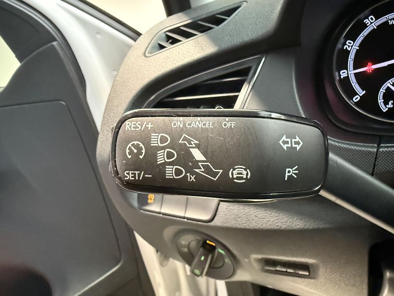 Škoda Fabia 1.0 TSI 70kW Ambition Combi To - fotka 9 z 13