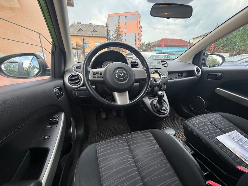 Mazda 2 (2008) 1.3 - fotka 8 z 12