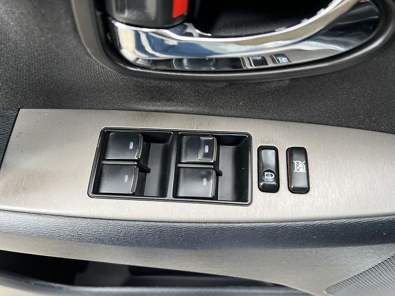 Toyota Avensis SOL 1.8 VVT-i NAVI KLIMA ALU - fotka 12 z 45