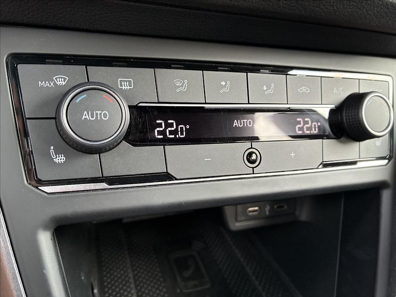 Volkswagen Polo 2,0 GTI VIRTUÁL KEYLESS - fotka 17 z 32