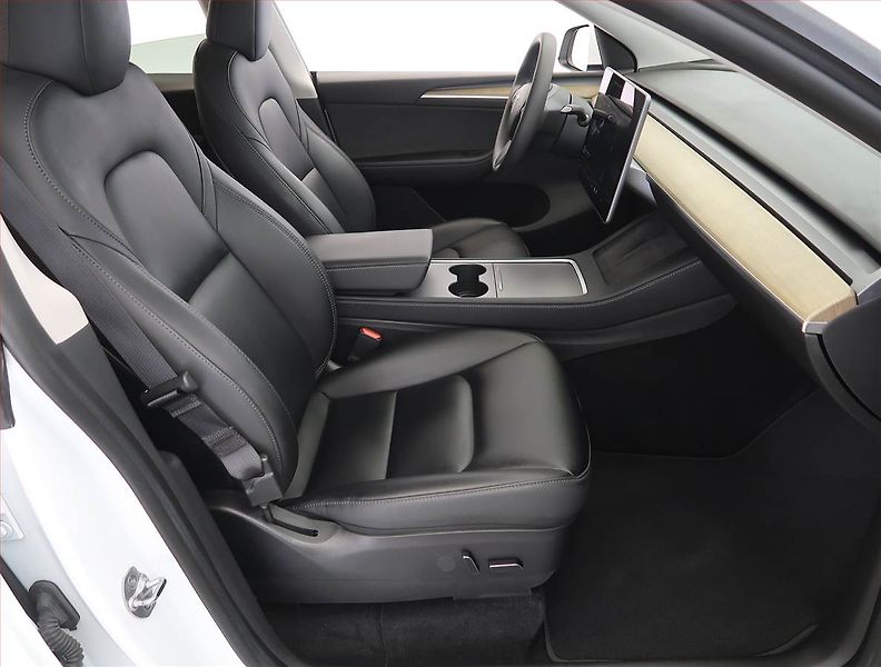 Tesla Model Y (2023) RWD LFP 60kWh, SoH 97% - fotka 9 z 33