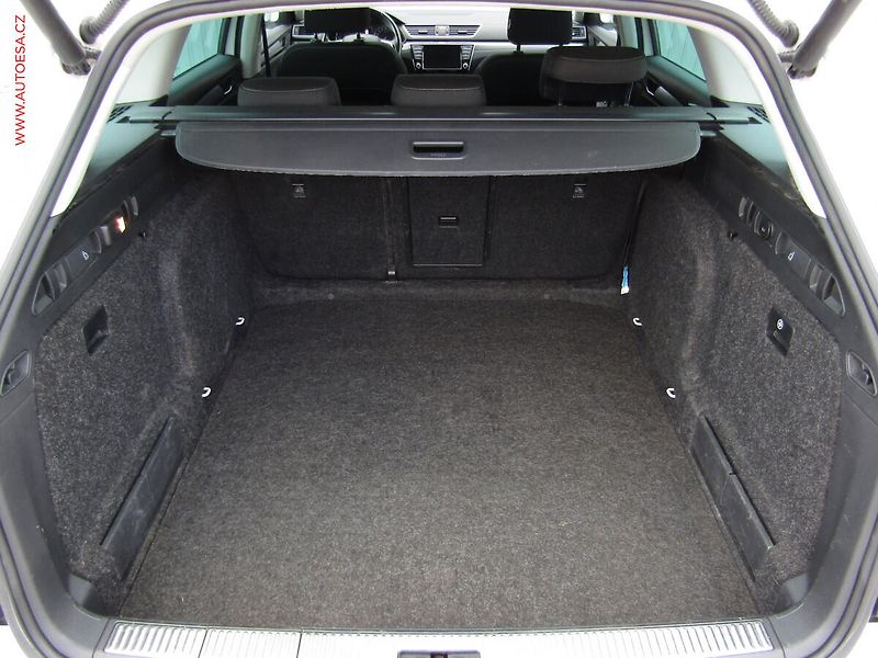 Škoda Superb (2016) 2.0 TDi, Style, TZ, navi - fotka 7 z 23