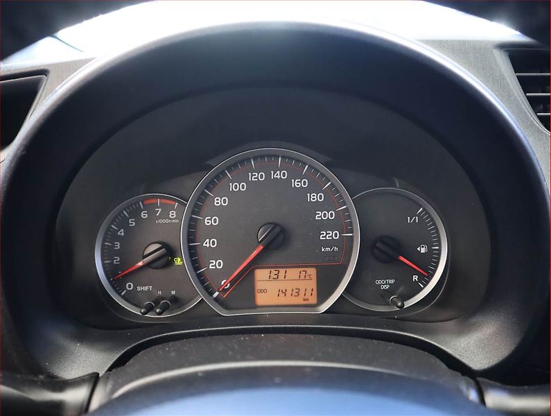 Toyota Yaris (2011) 1.0 VVT-i, Serv.kniha - fotka 11 z 15