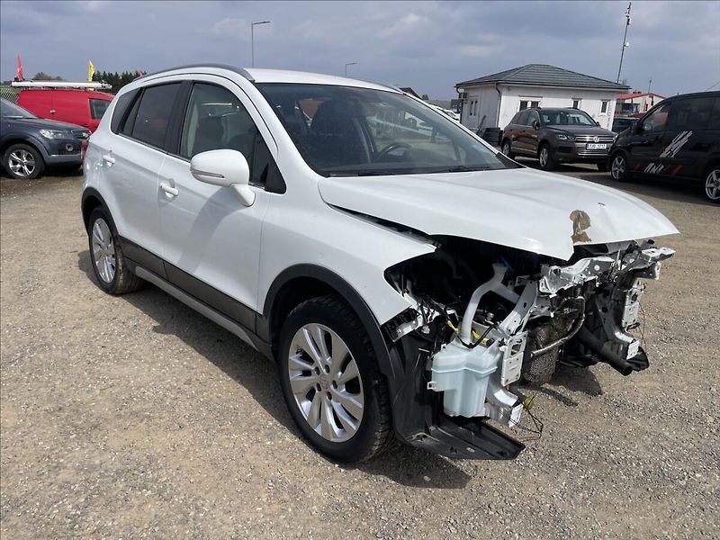 Suzuki SX4 S-Cross 1,6 DDiS 88kw 4x4 havarované, - fotka 6 z 31