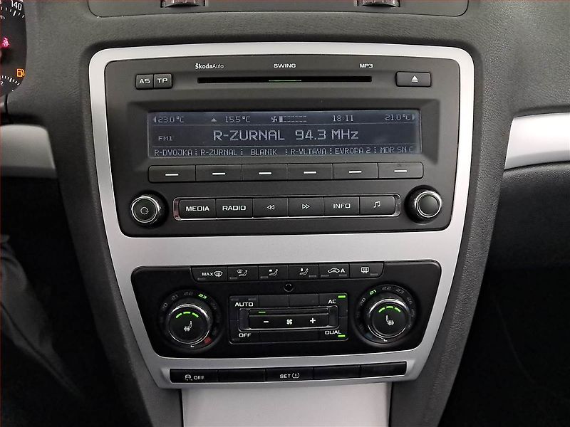 Škoda Octavia (2011) 1.4 TSI, Tempomat - fotka 12 z 15