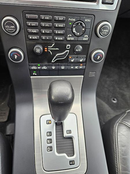 Volvo V70 (2010) 2.4 D5 151kw, MOŽNÉ SPLÁTKY  - fotka 17 z 25