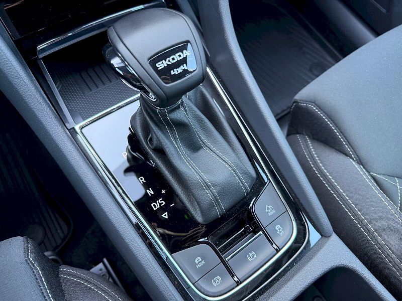 Škoda Karoq (2024) 2.0 TSI 140kW 4x4 SportLine - fotka 28 z 35