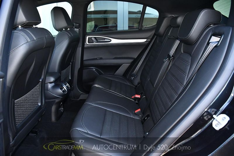 Alfa Romeo Stelvio 2.2D 16V 154kW Veloce AT8-Q4 - fotka 12 z 52