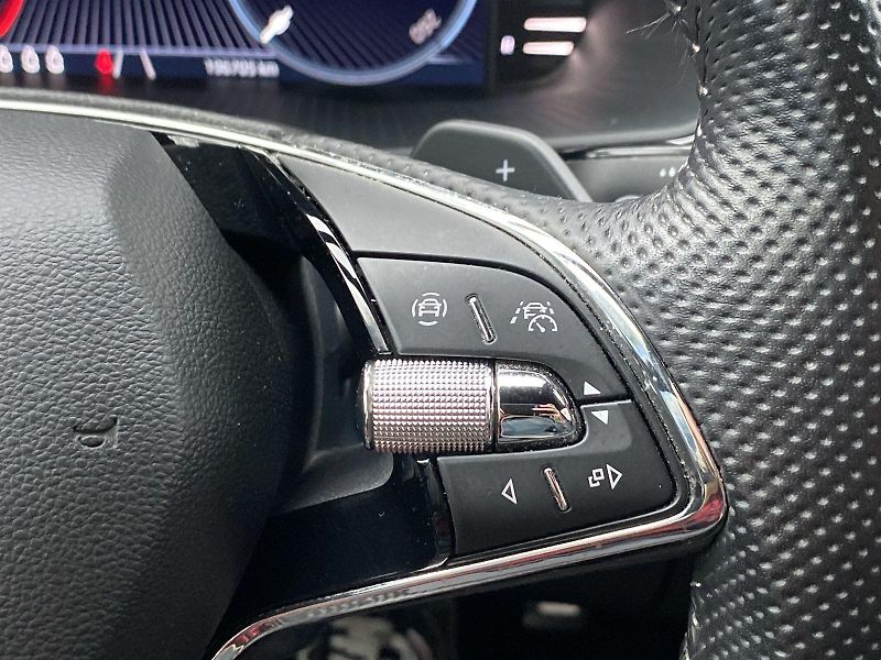 Škoda Superb (2023) Combi 2.0 TDI DSG Sportline - fotka 23 z 33
