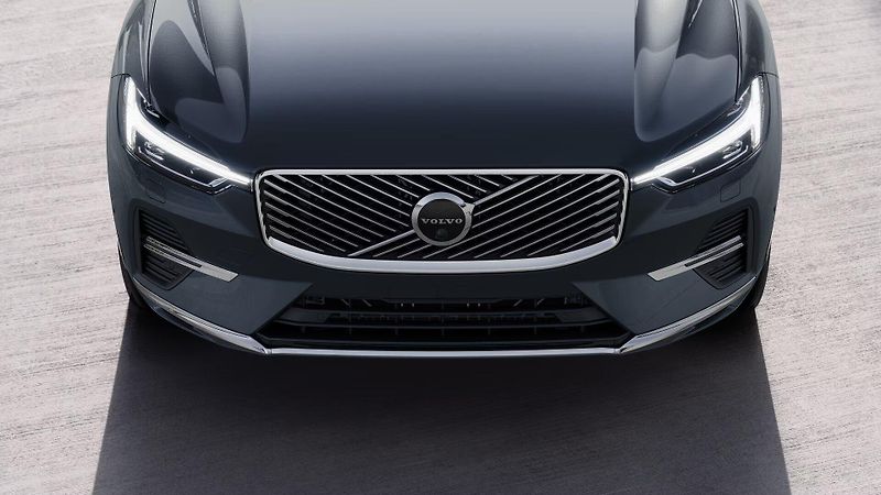 Volvo XC60 (2026) ULTRA BRIGHT, B5 AWD, 184+10 k - fotka 9 z 13