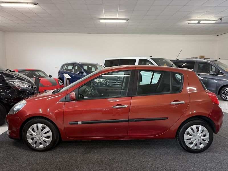 Renault Clio 1,6 16V klima,nová STK,2x kola - fotka 3 z 22