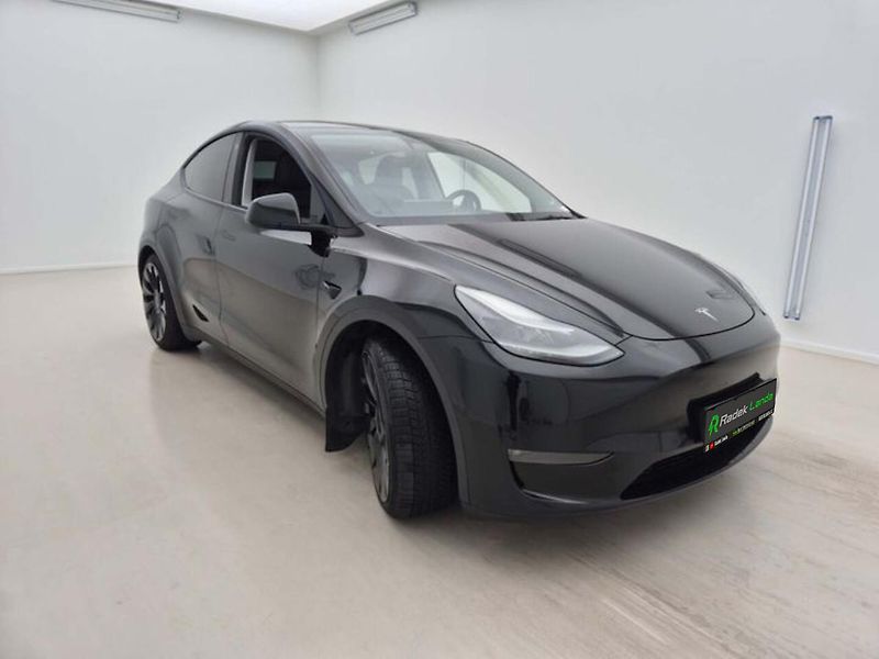 Tesla Model Y (2022) Performance Dual Motor AWD - fotka 1 z 14