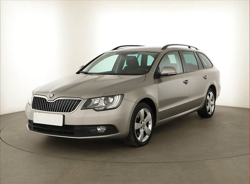 Škoda Superb (2015) 2.0 TDI, Serv.kniha, Bi-Xenony - fotka 2 z 15