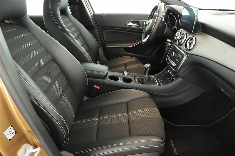 Mercedes-Benz GLA (2017) Style 200, Kůže, Tempomat - fotka 7 z 20