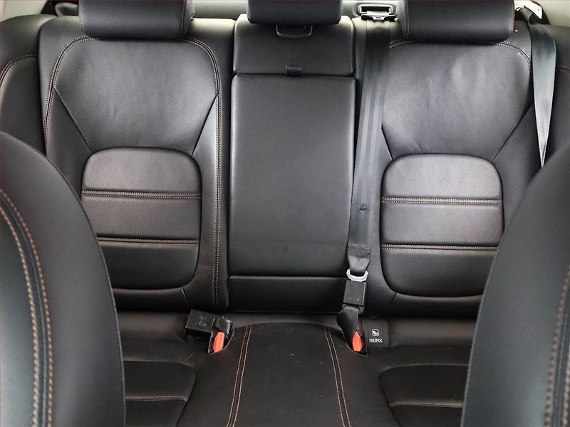 Jaguar XE (2016) 20d AWD, 4X4, Automat - fotka 8 z 16